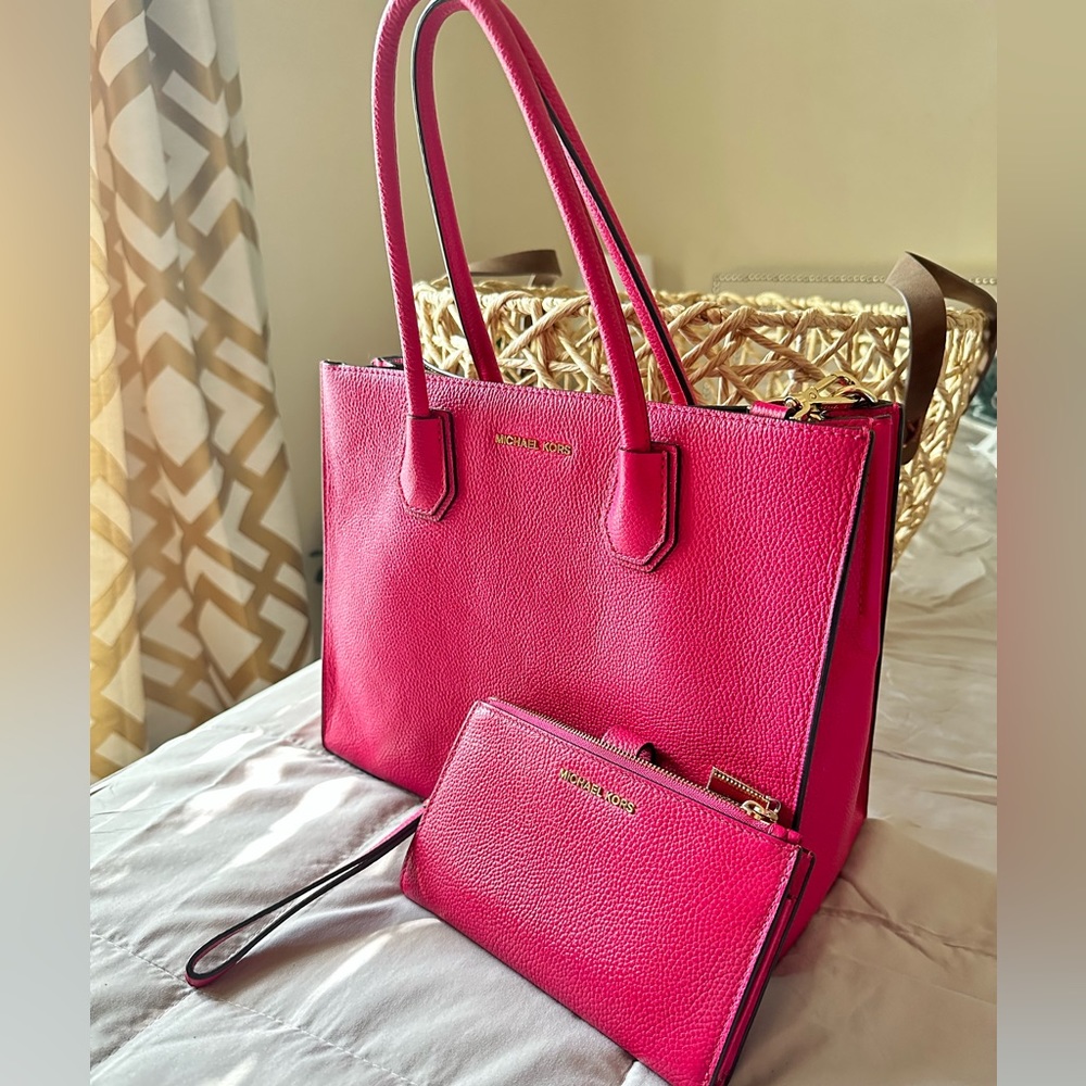 Michael Kors Mercer tote & wallet set - Ultra Pink
